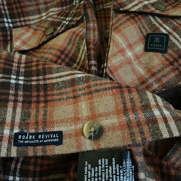 Roark Revival!  Medium-heavy cotton flannel plaid shirt. - Picture 4 of 6